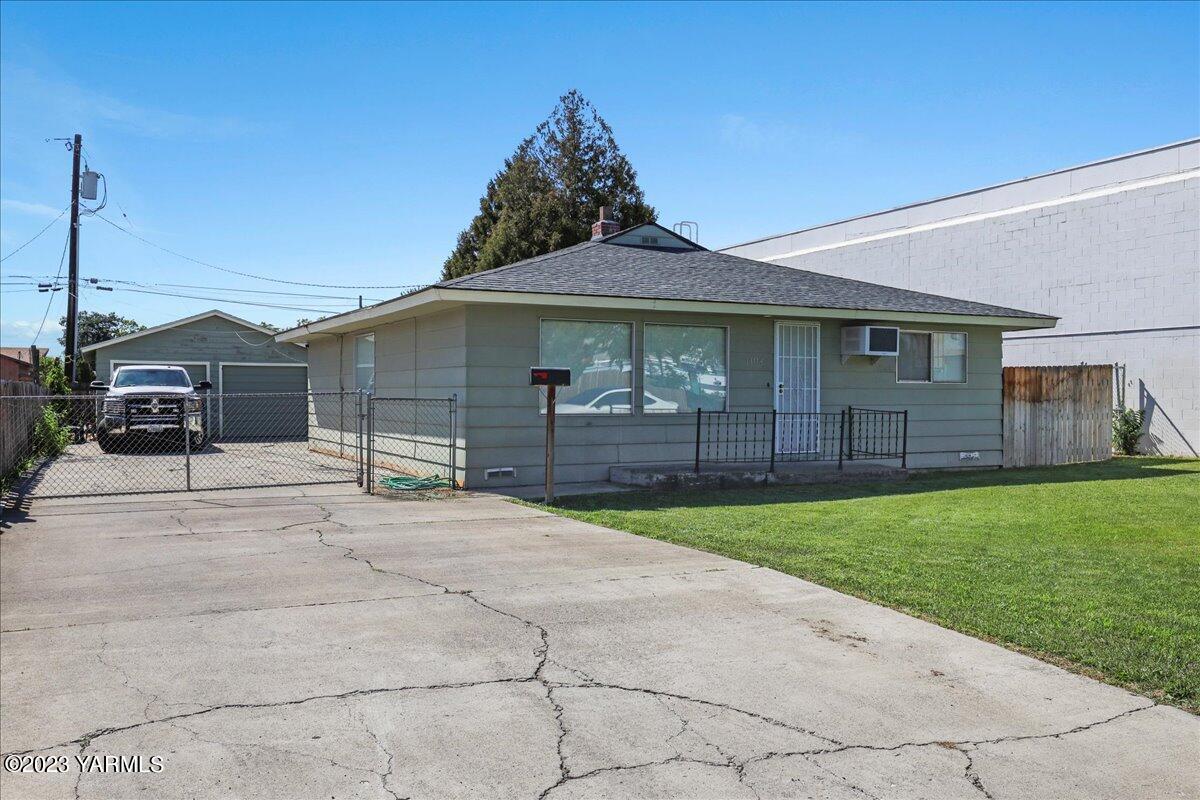 1104 S Landon Ave