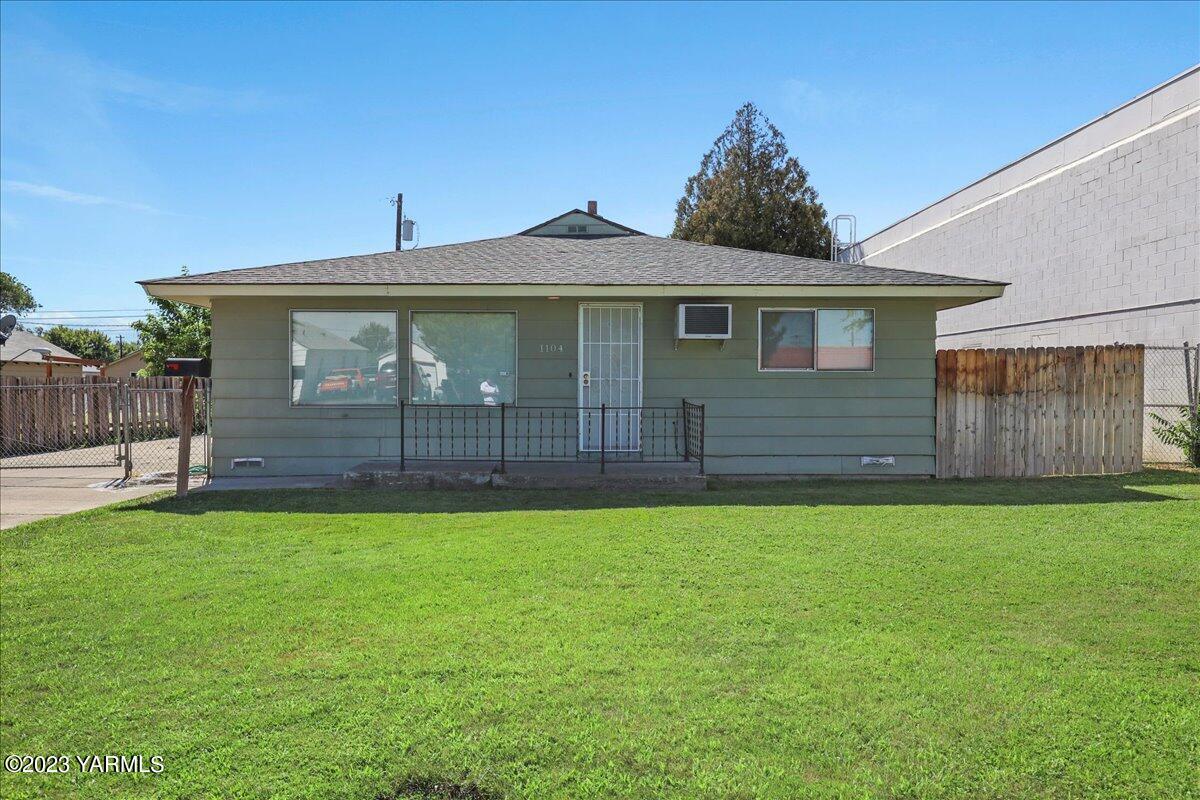 1104 S Landon Ave