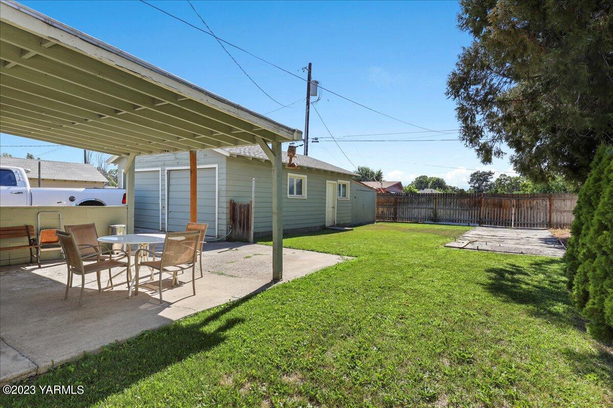 1104 S Landon Ave