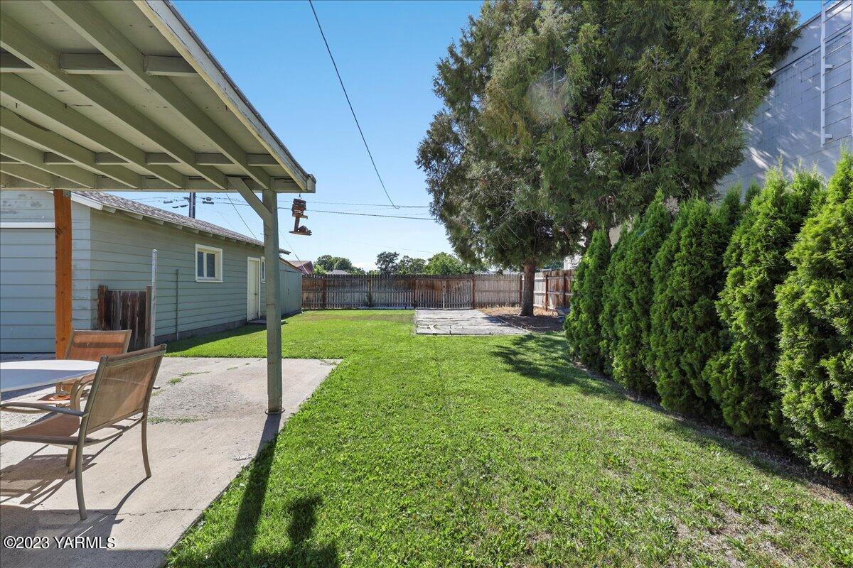 1104 S Landon Ave