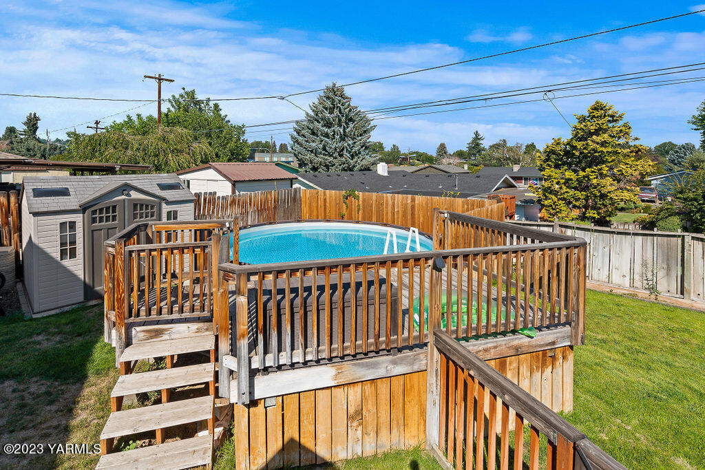 211 S 65th Ave