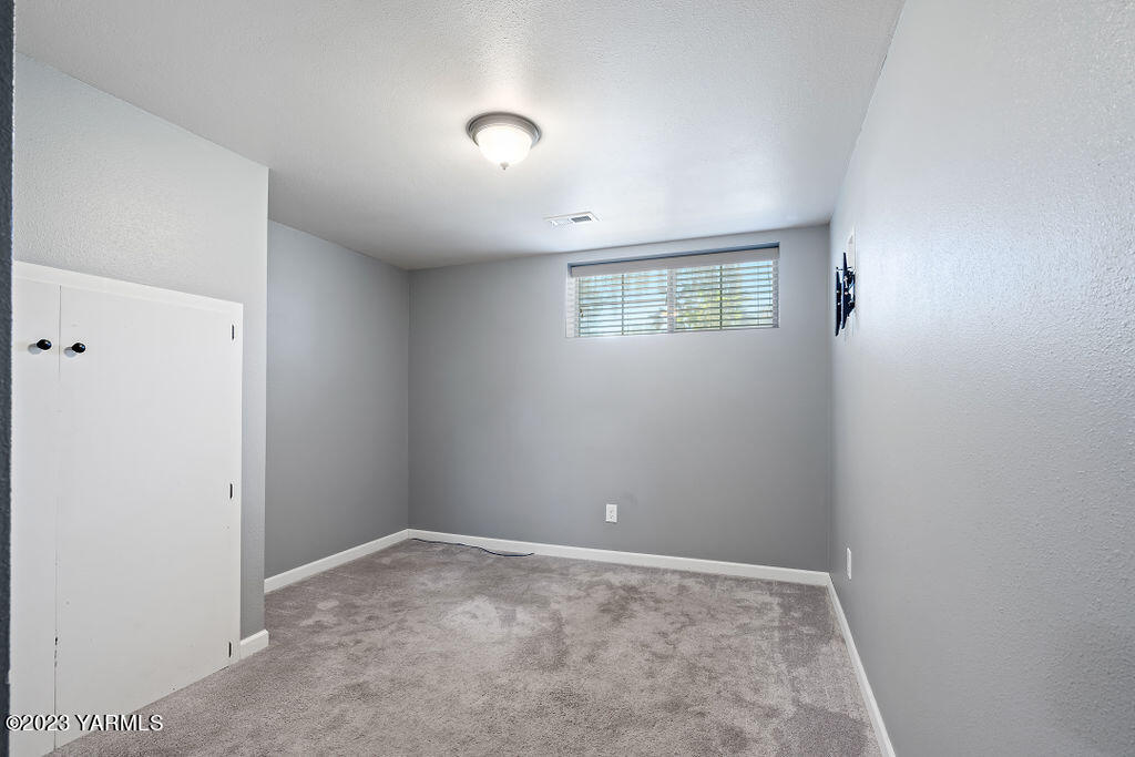 211 S 65th Ave