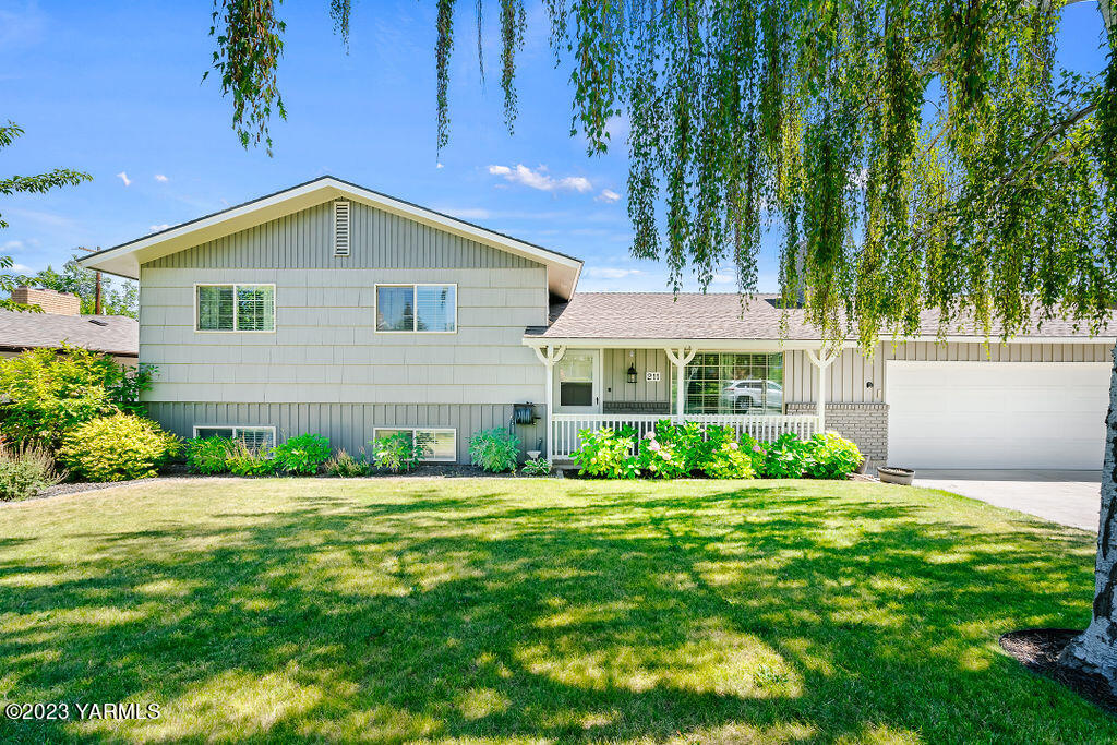 211 S 65th Ave