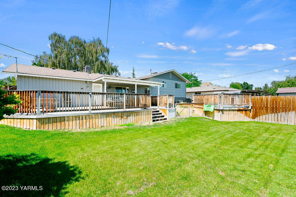 211 S 65th Ave