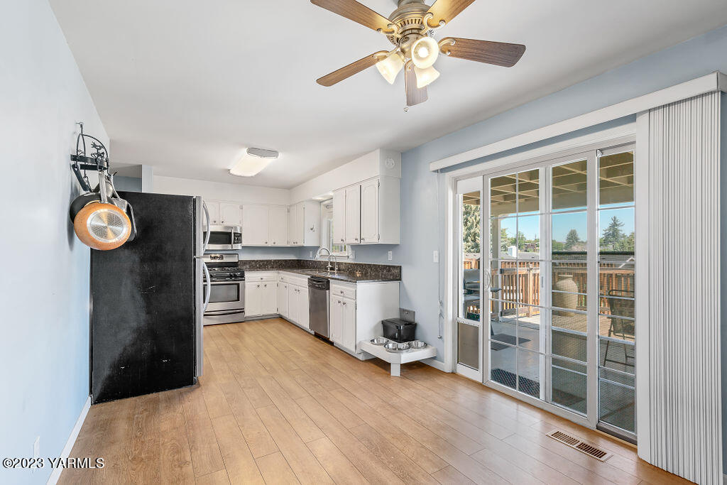 211 S 65th Ave