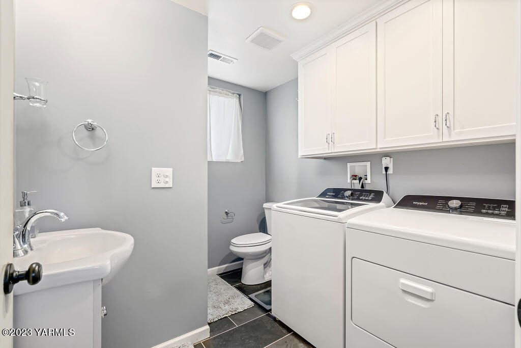 211 S 65th Ave