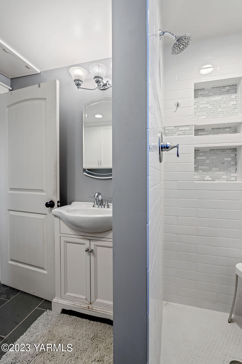 211 S 65th Ave