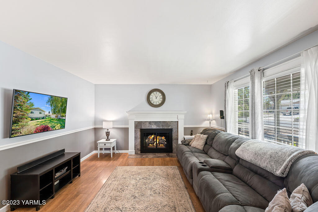 211 S 65th Ave