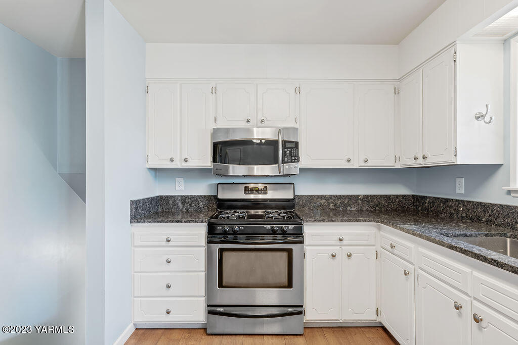 211 S 65th Ave