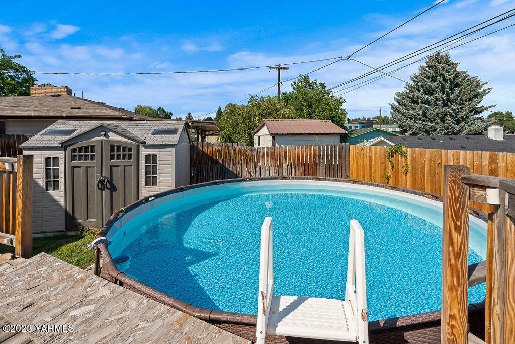 211 S 65th Ave