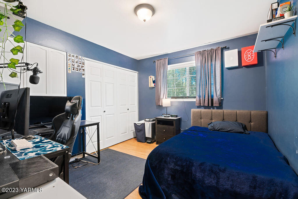 211 S 65th Ave
