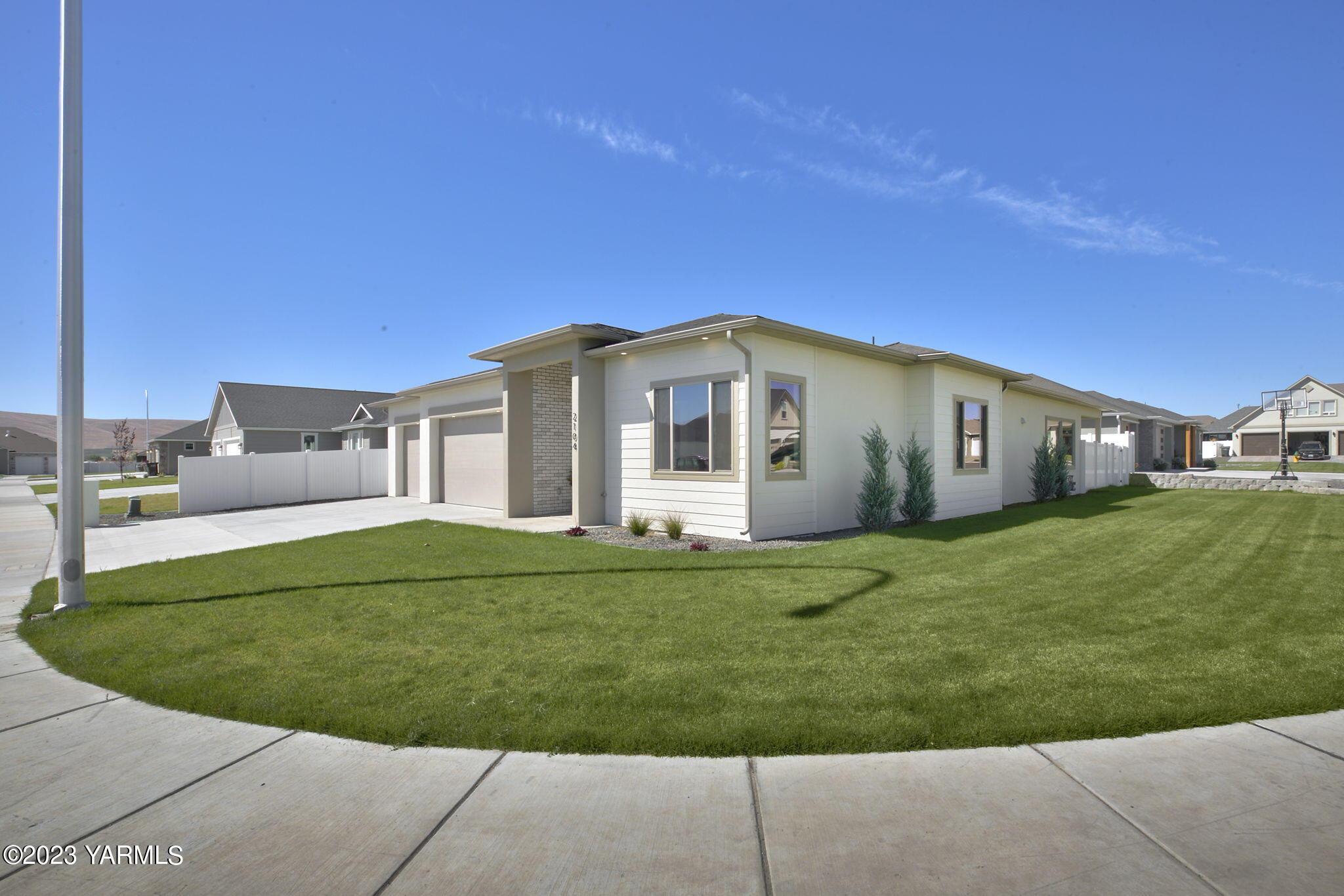 2104 S 73rd Ave