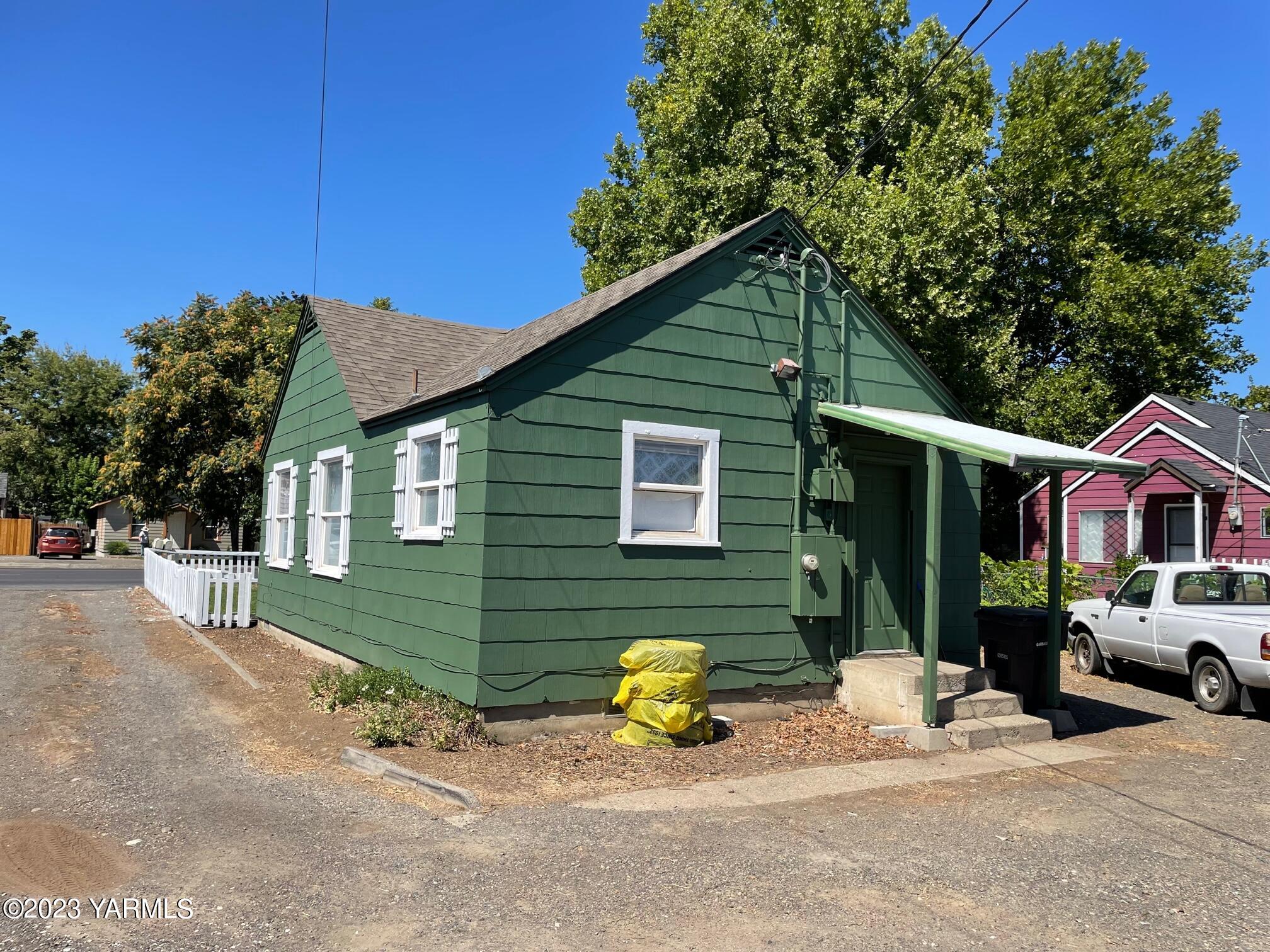 1113 S 3rd Ave