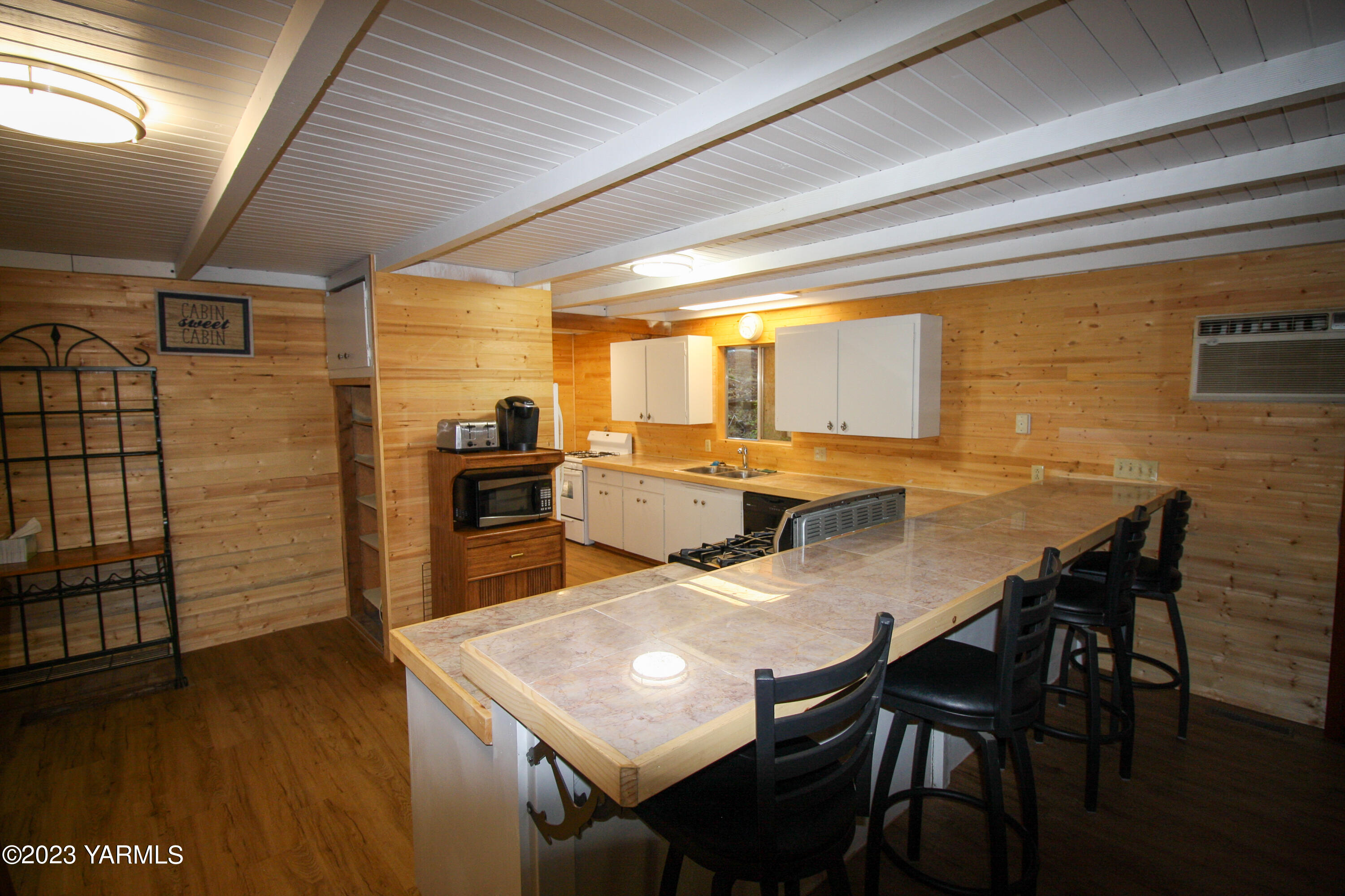 21091 Hwy 410 Hwy