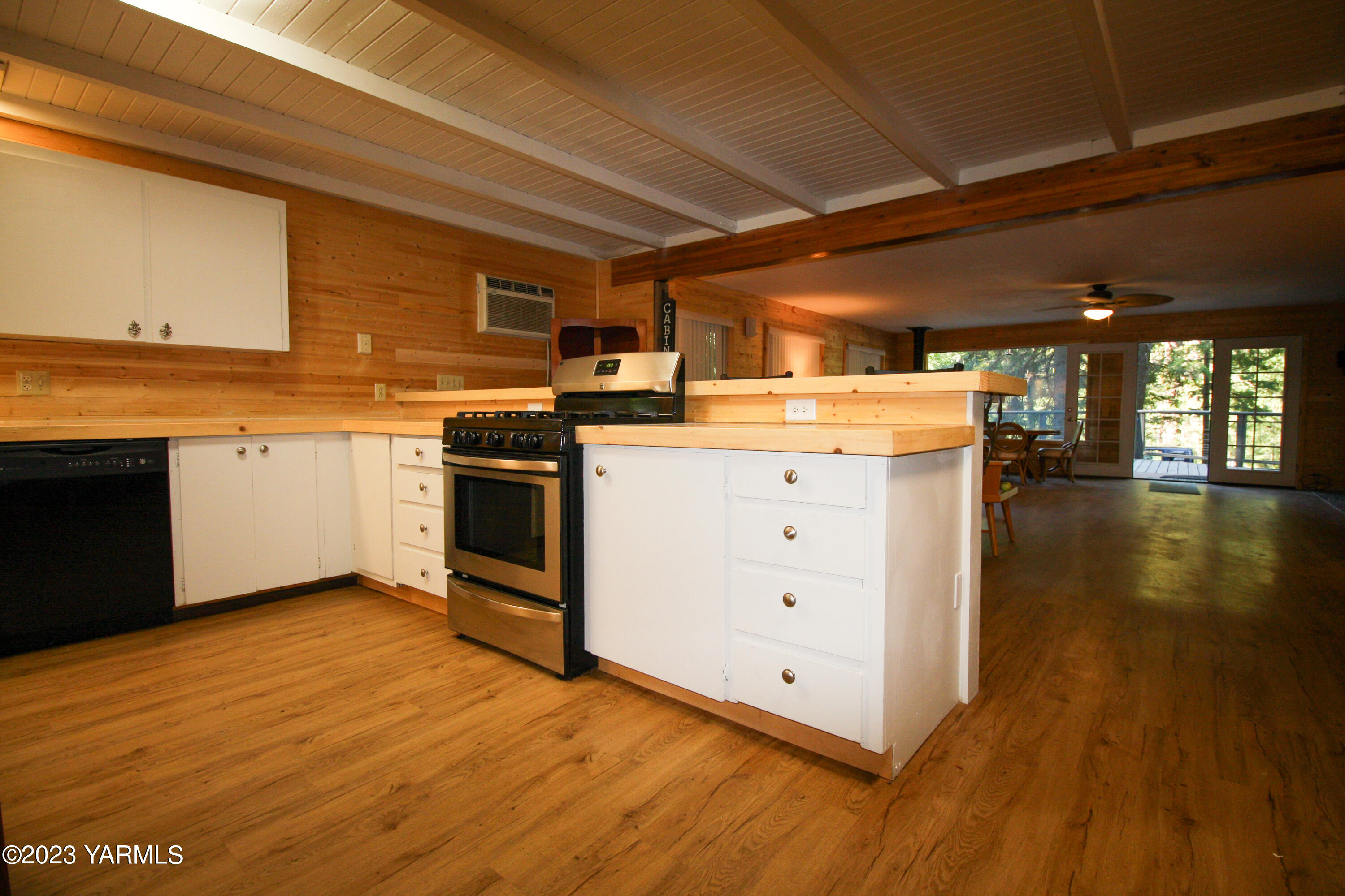 21091 Hwy 410 Hwy