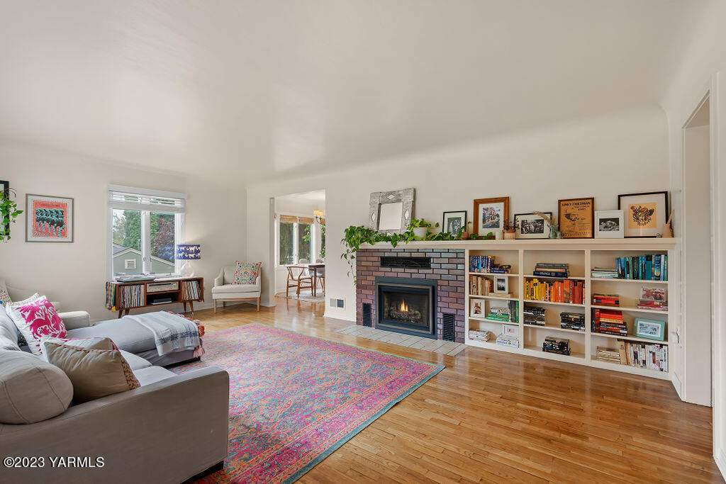604 S 30th Ave