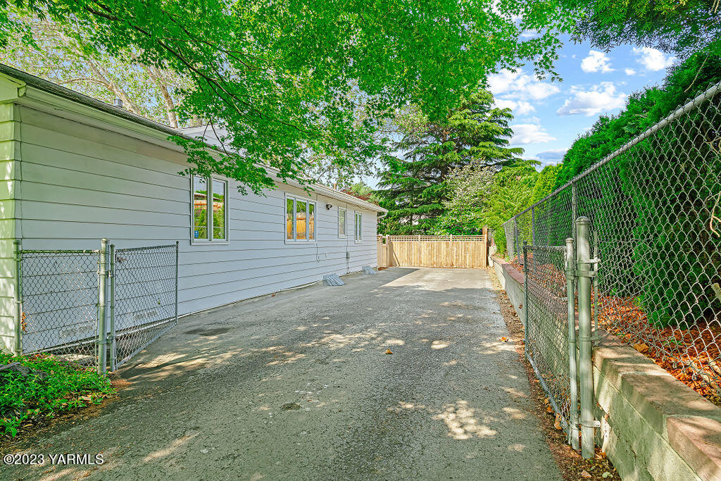 604 S 30th Ave