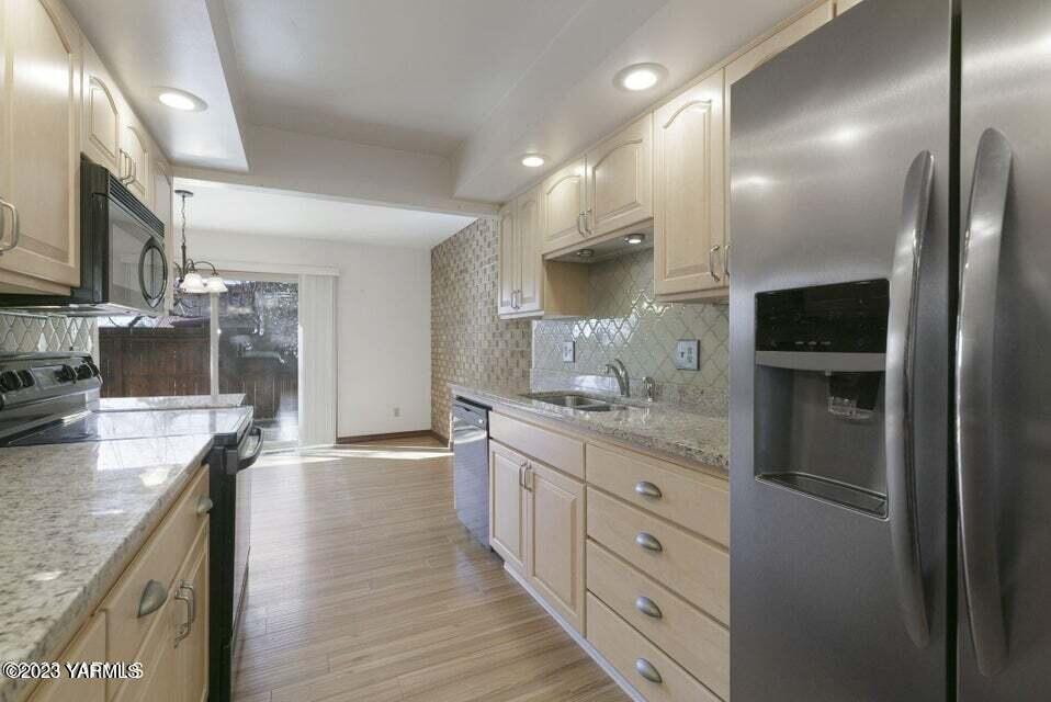 10 Crest Cir