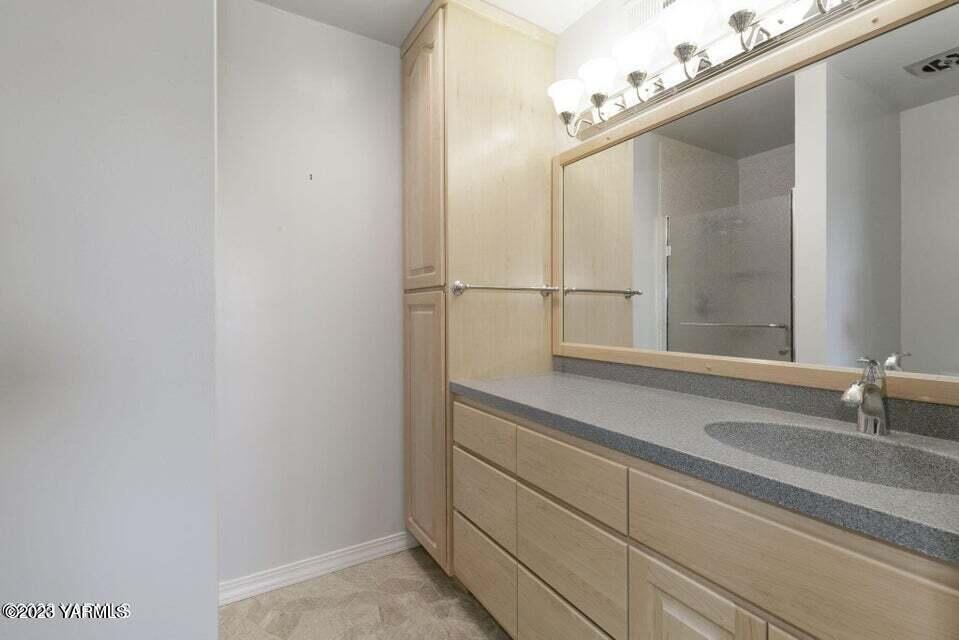 10 Crest Cir