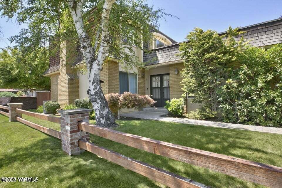 10 Crest Cir