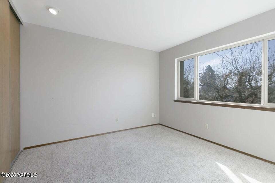 10 Crest Cir