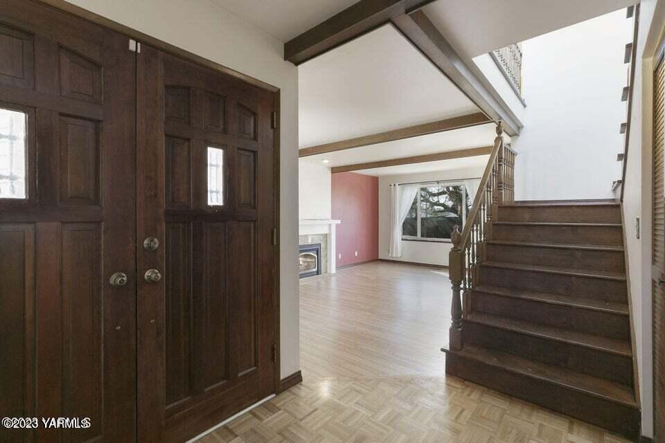 10 Crest Cir