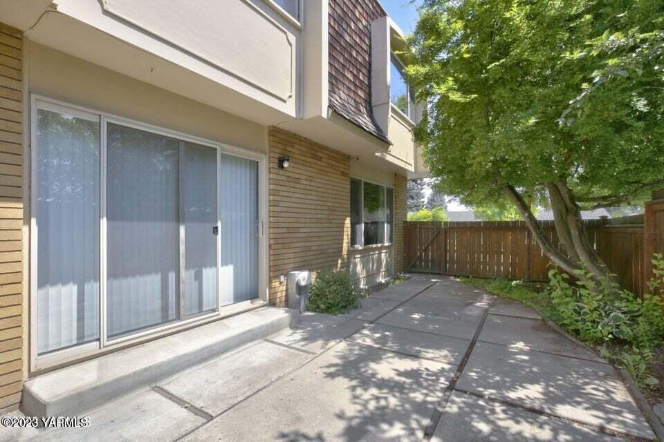 10 Crest Cir