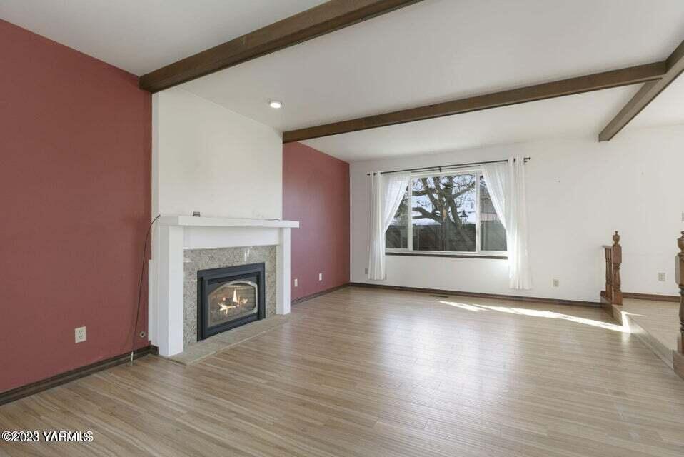 10 Crest Cir