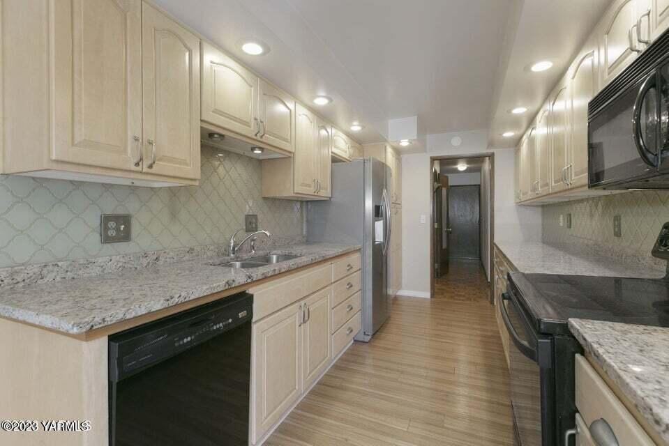 10 Crest Cir