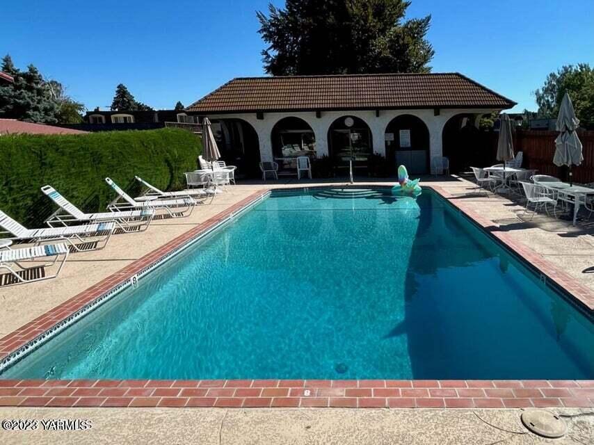10 Crest Cir