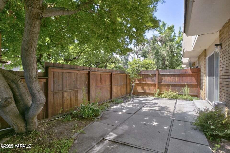 10 Crest Cir