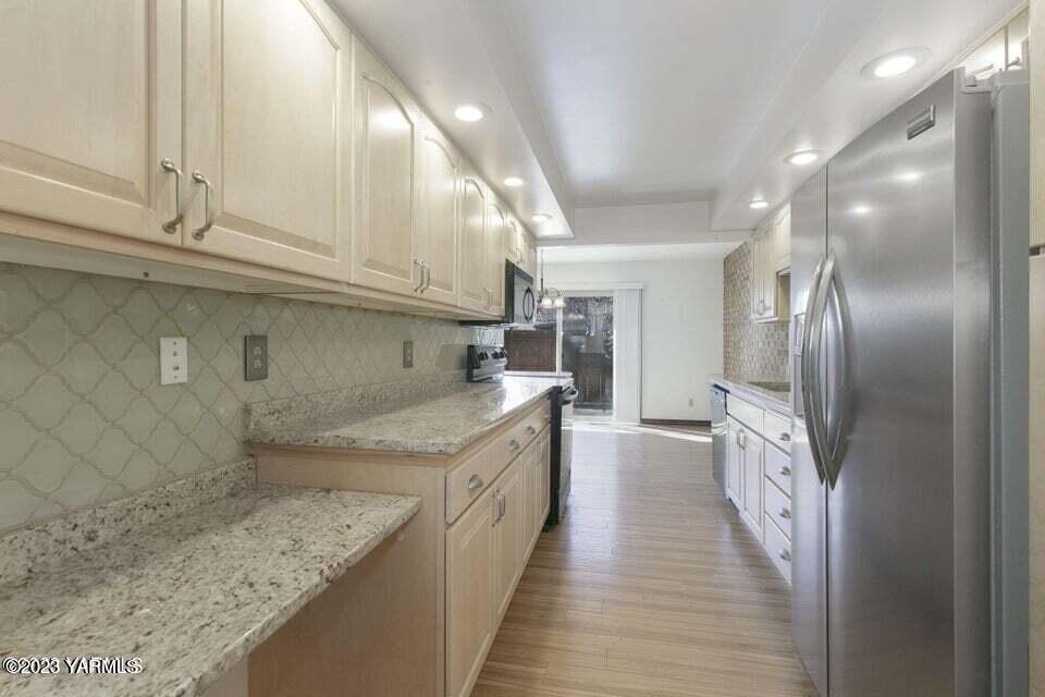 10 Crest Cir
