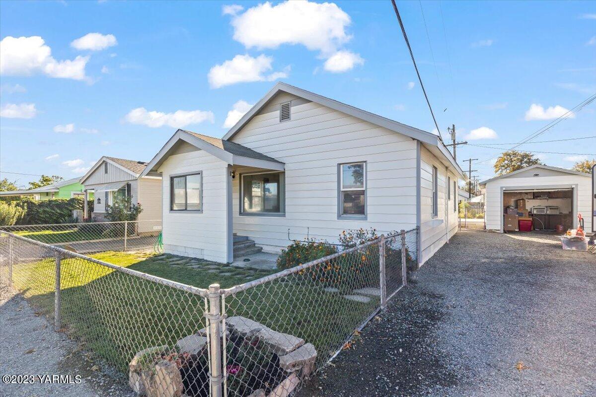 206 Locust St
