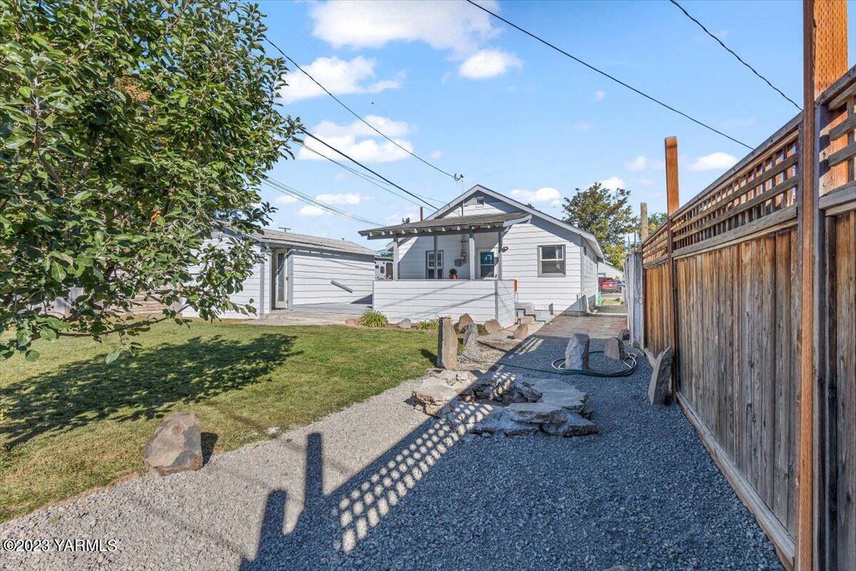206 Locust St