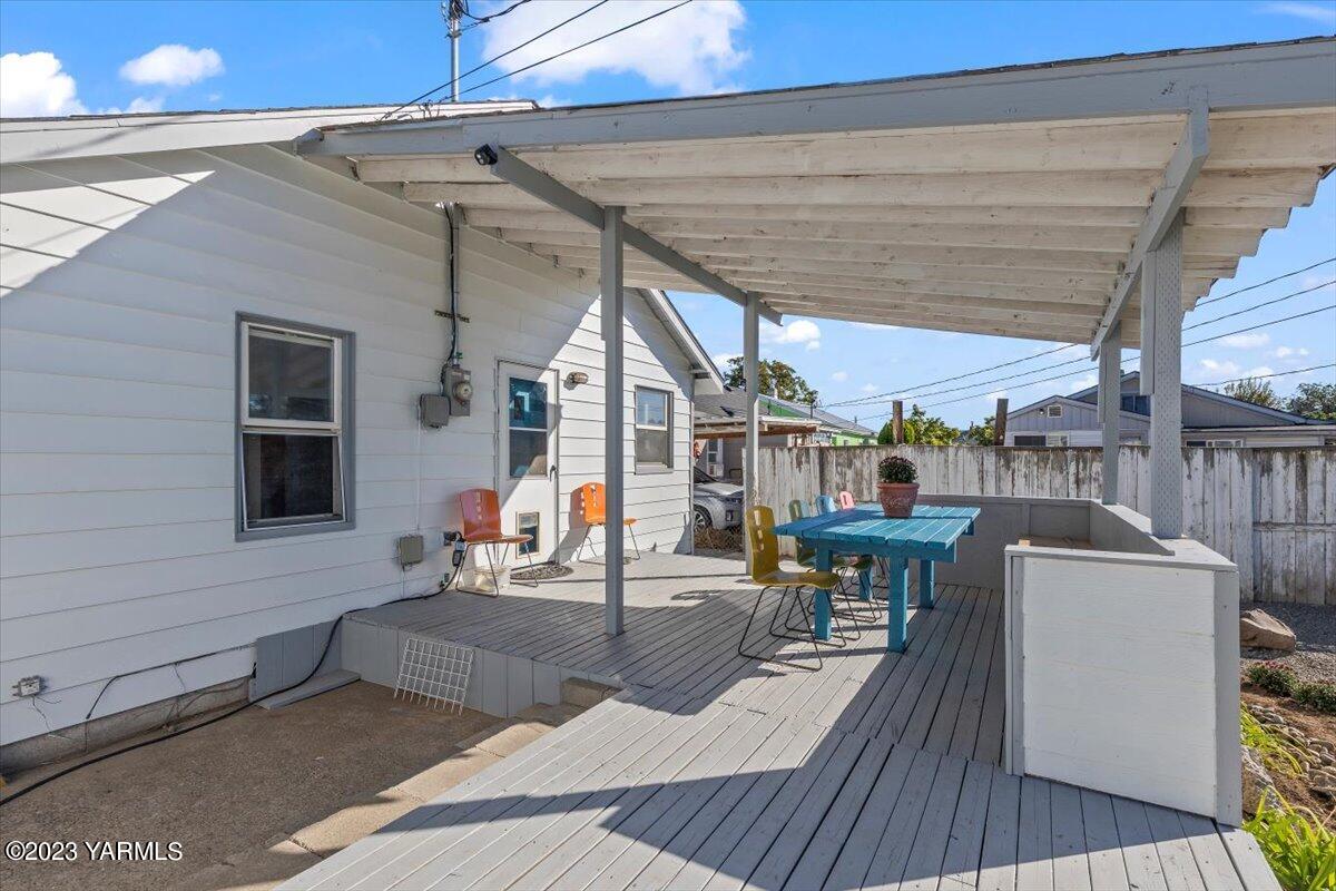 206 Locust St