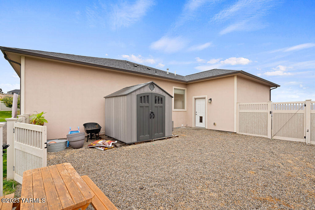 1302 W Goodlander Rd