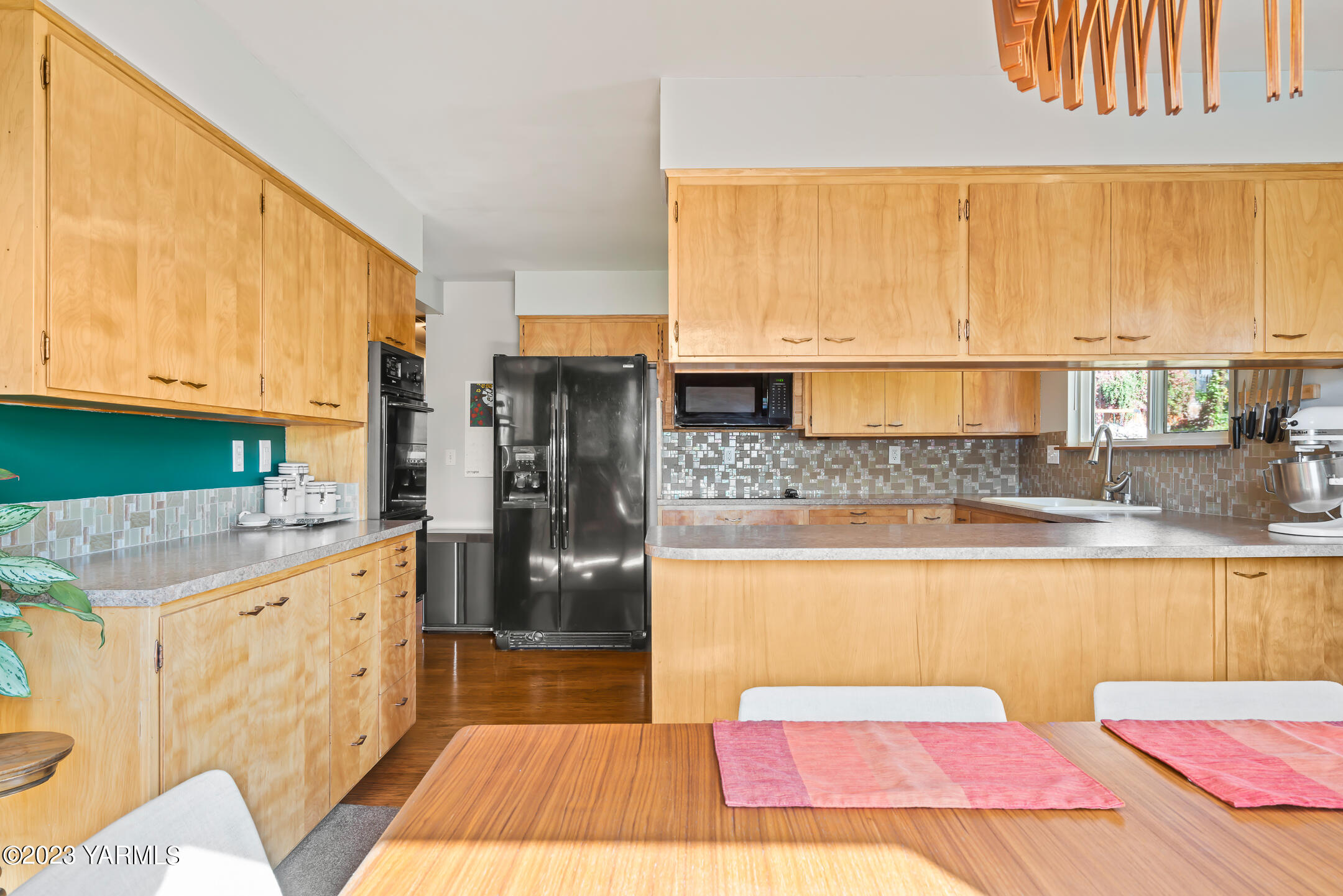 415 N 60th Ave