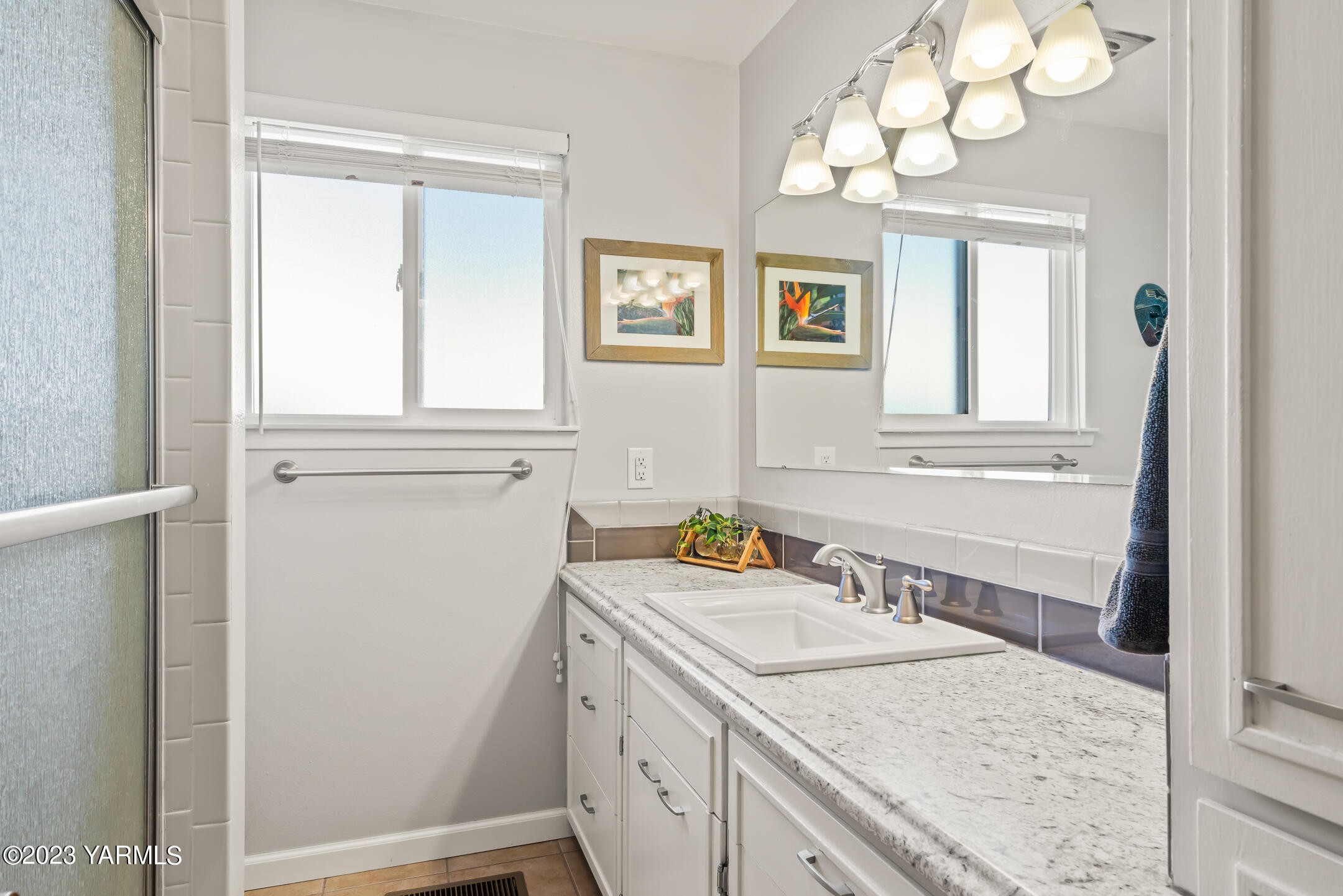 415 N 60th Ave