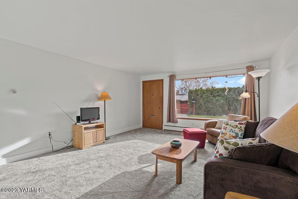 1501 W Chestnut Ave Unit: 5