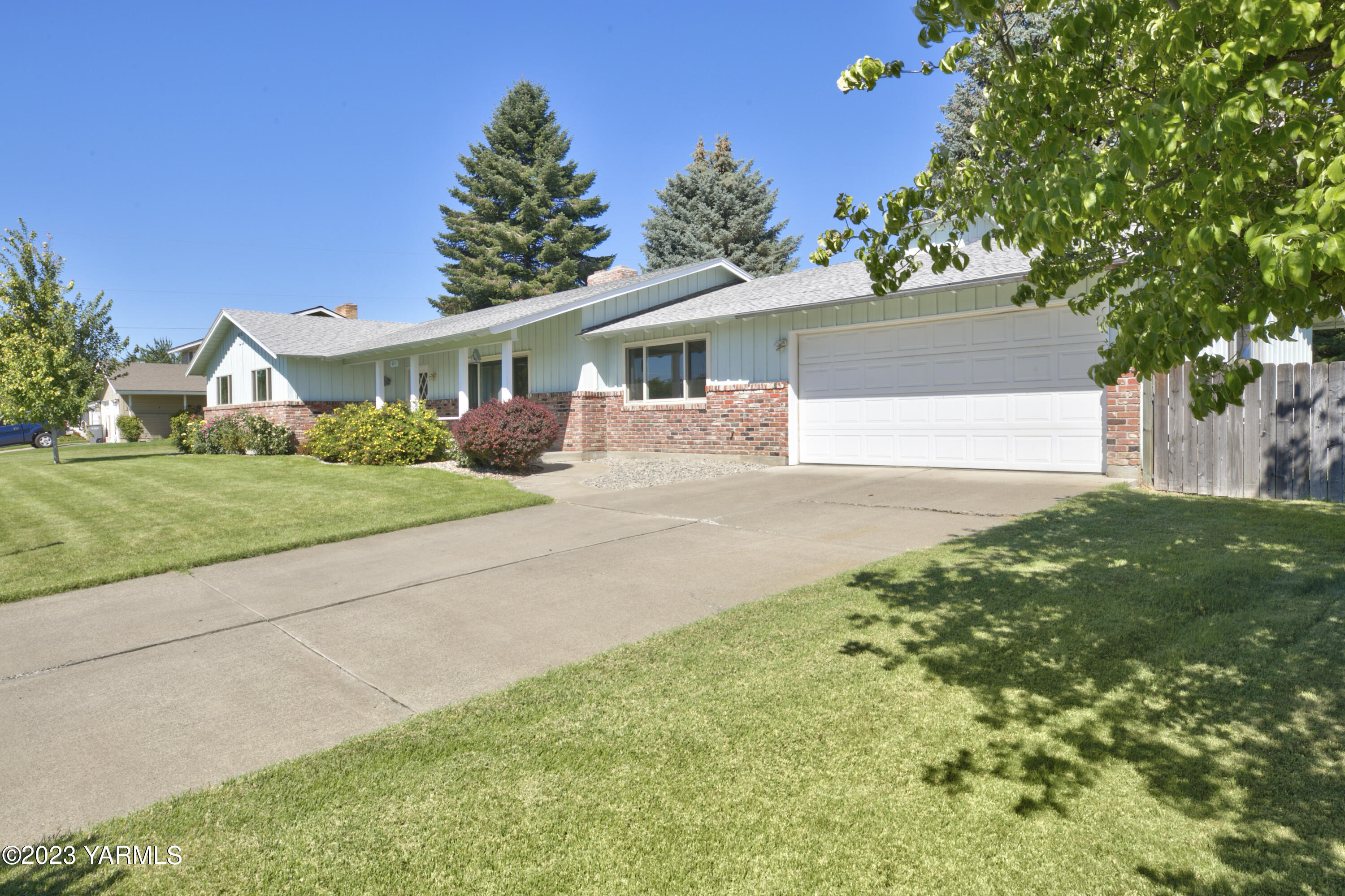 4211 Bell Ave