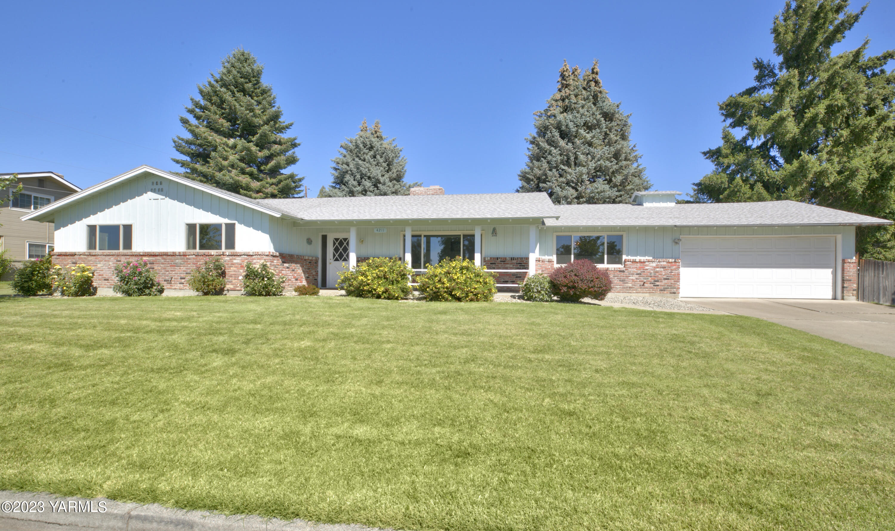 4211 Bell Ave