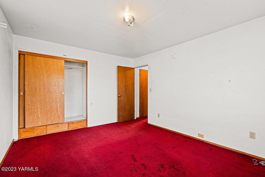 207 W 4th St