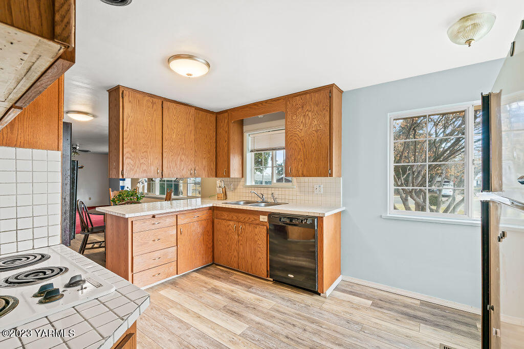 207 W 4th St