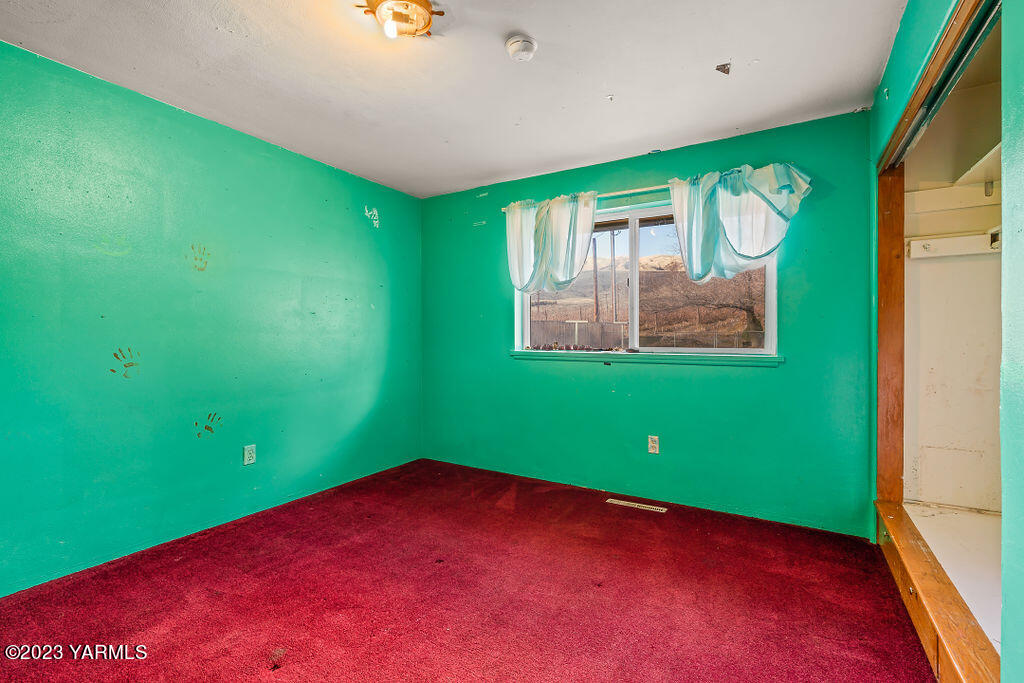 207 W 4th St