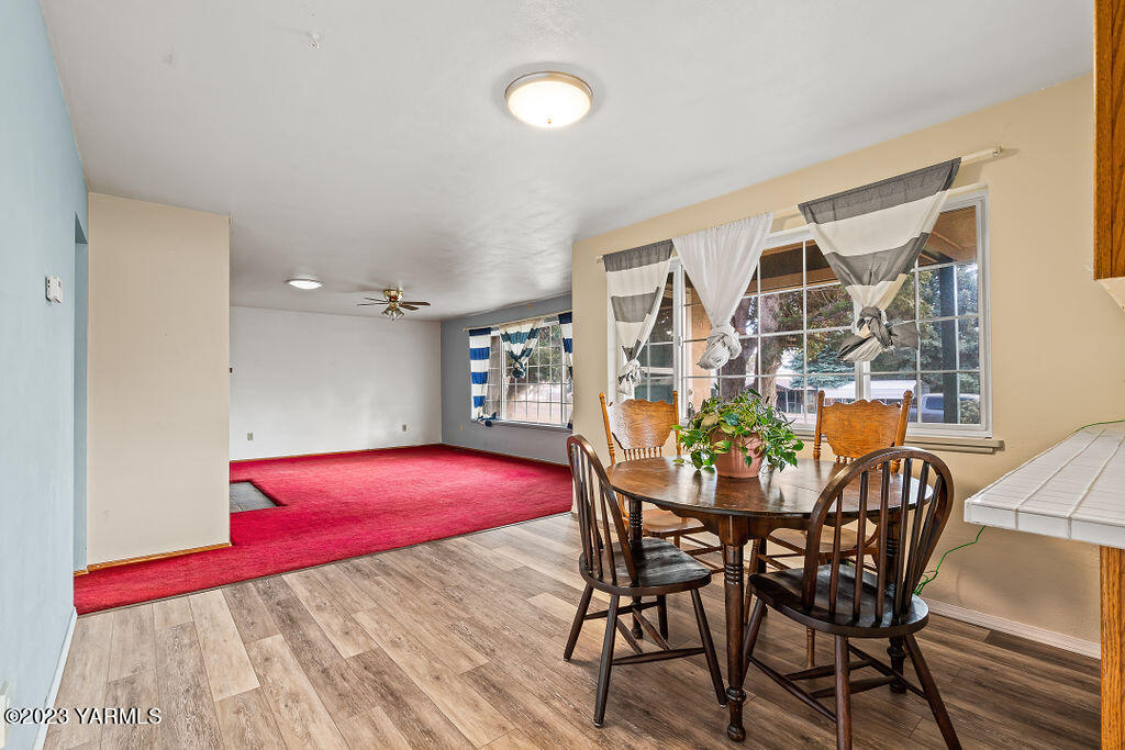 207 W 4th St