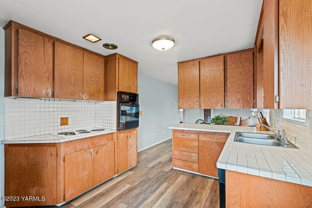 207 W 4th St