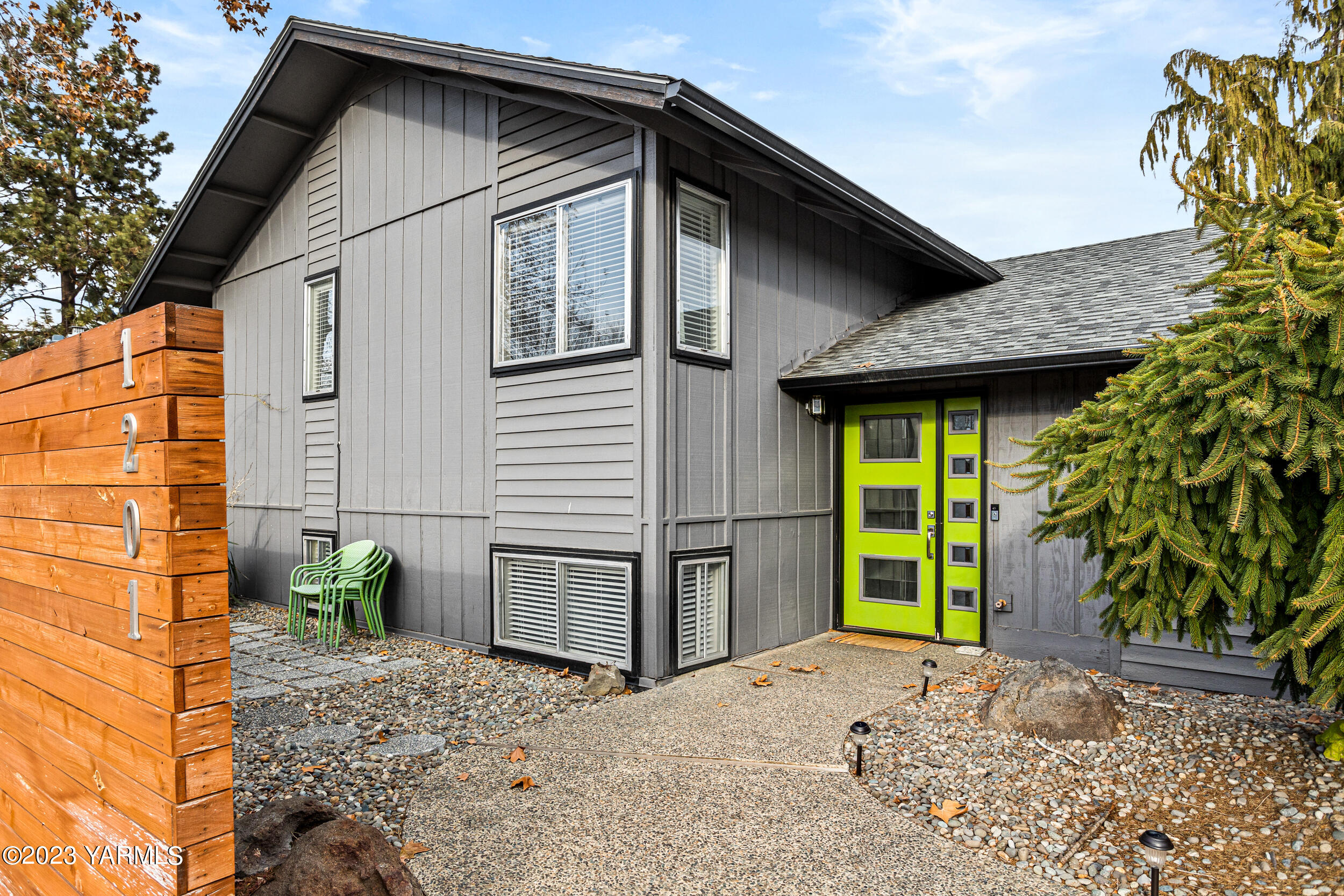 1201 S 46th Ave