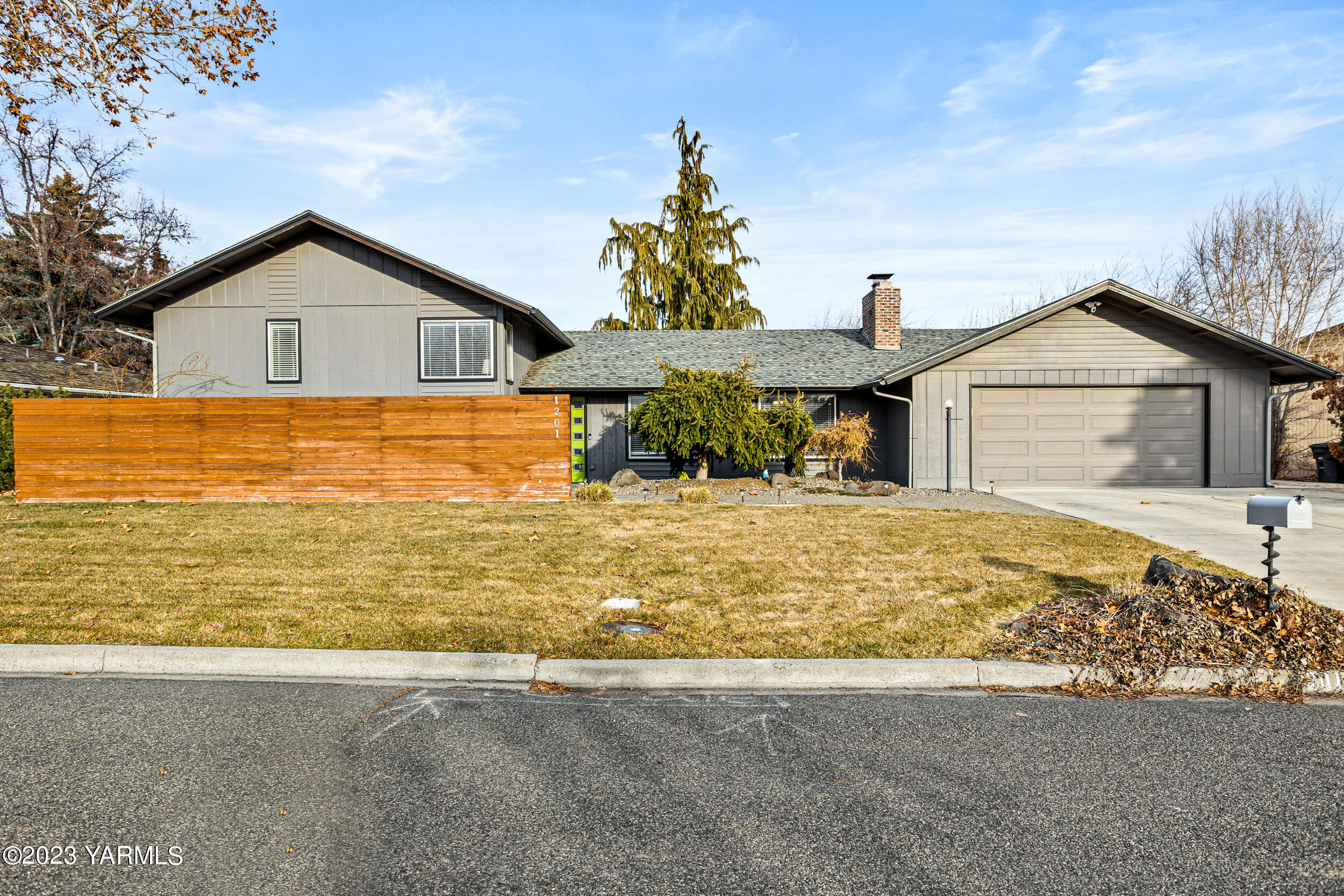 1201 S 46th Ave