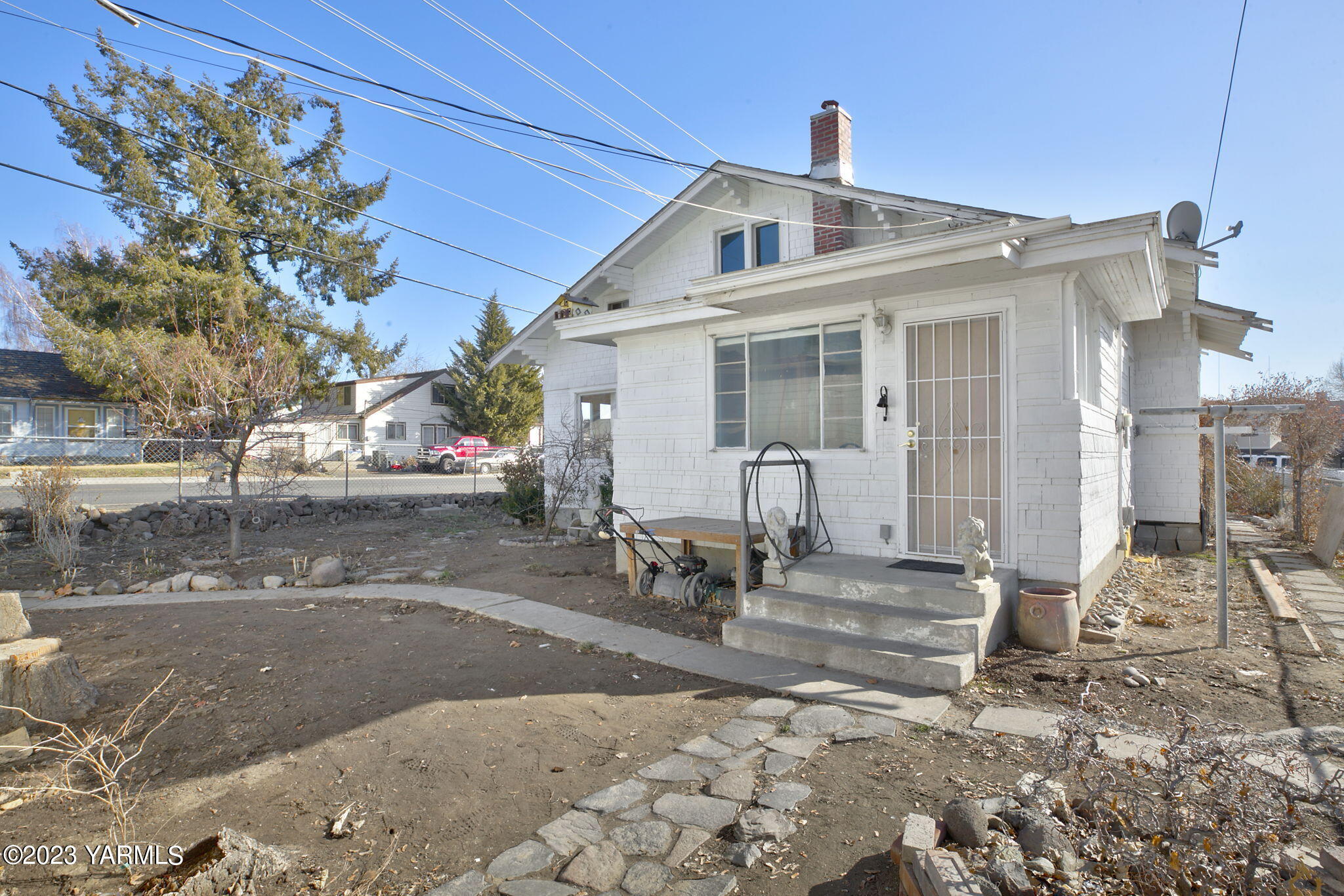 110 N 3rd St