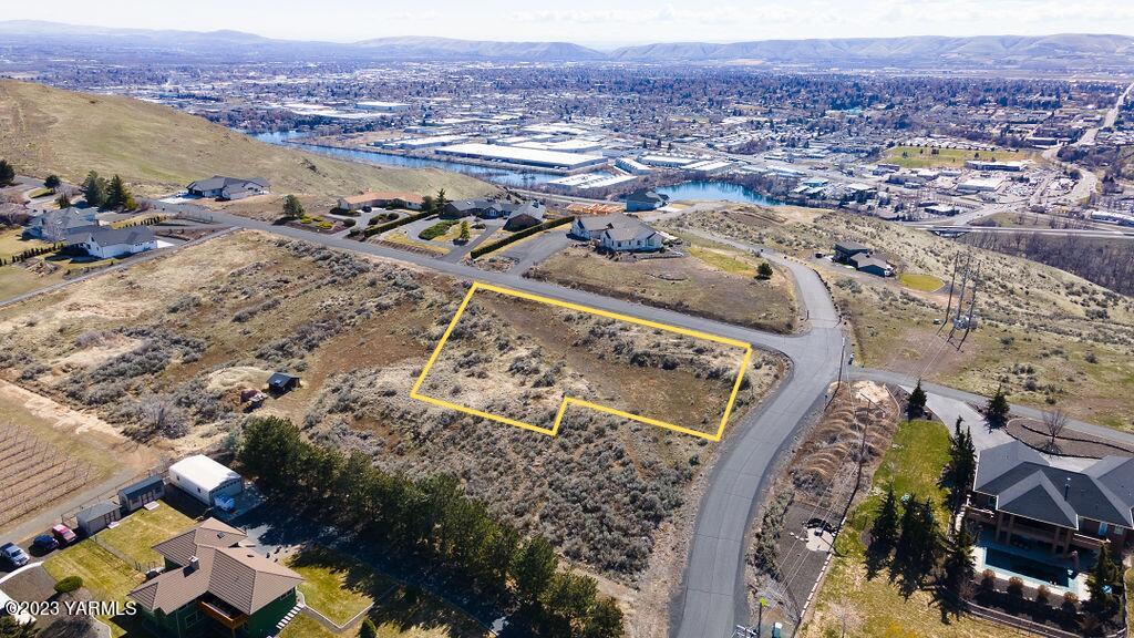 101 Lookout Point Dr